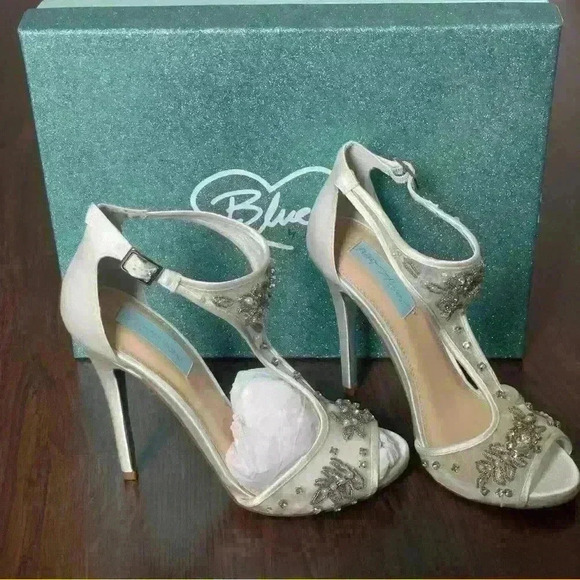 👰🏼Blue by Betsy Johnson Holly size US 7.5 color ivory, satin preloved - Picture 1 of 9